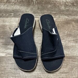 Clark’s Slip On Slide Velcro Sandals Size 7